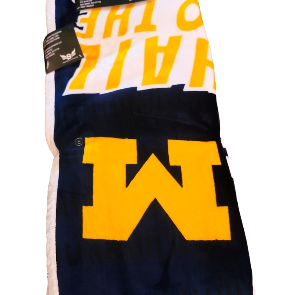 Michigan Super Soft  Faux Shearling Throw - Picture 3 of 4